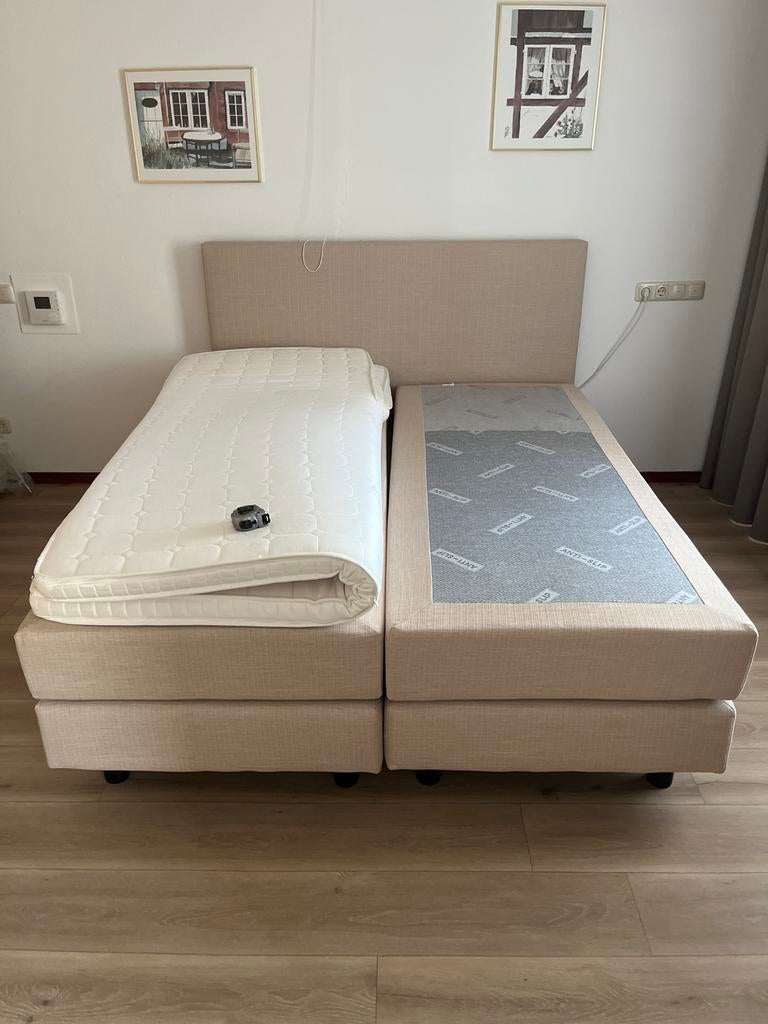 Boxspring met board 160x200 - als nieuw (gekocht voor 3000€), Beige, Tweepersoons, Ophalen of Verzenden, Zo goed als nieuw