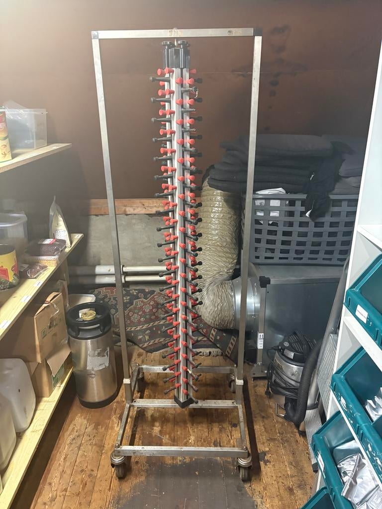 Bordenrek met wielen, Ophalen, Gebruikt