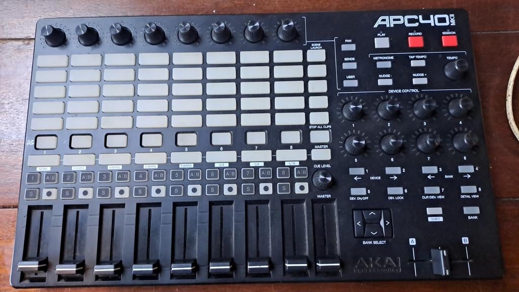 Akai APC40 mk2. Nieuwstaat amper gebruikt, Ophalen, Zo goed als nieuw
