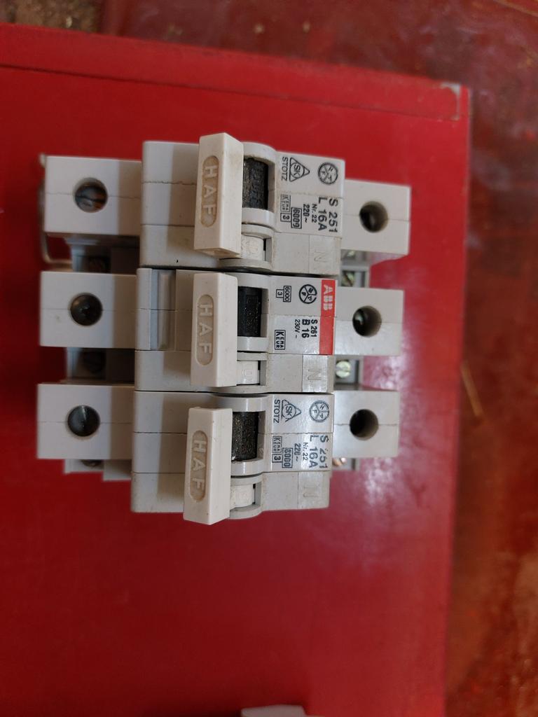 3x HAF 16 Ampère Automaten (Zekeringen), Ophalen of Verzenden, Gebruikt, Overige typen