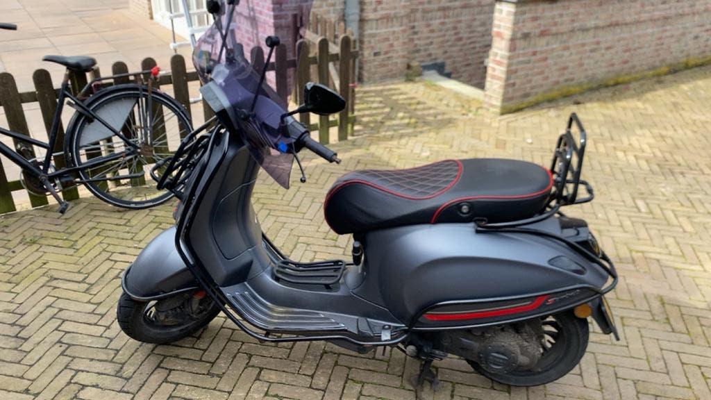 Vespa Sprint ‘Bomvol’ Grijs, Fietsen en Brommers, Scooters | Vespa, Ophalen, Gebruikt, Maximaal 45 km/u, Vespa S