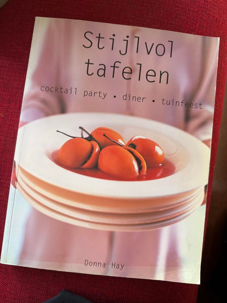Kookboek Donna Hay - Stijlvol Tafelen (Gebruikt), Ophalen, Gelezen