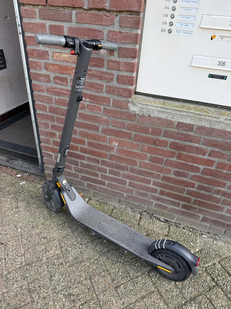 Segway Ninebot E25E elektrische step met oplader, Ophalen, Gebruikt, Elektrische step (E-scooter)