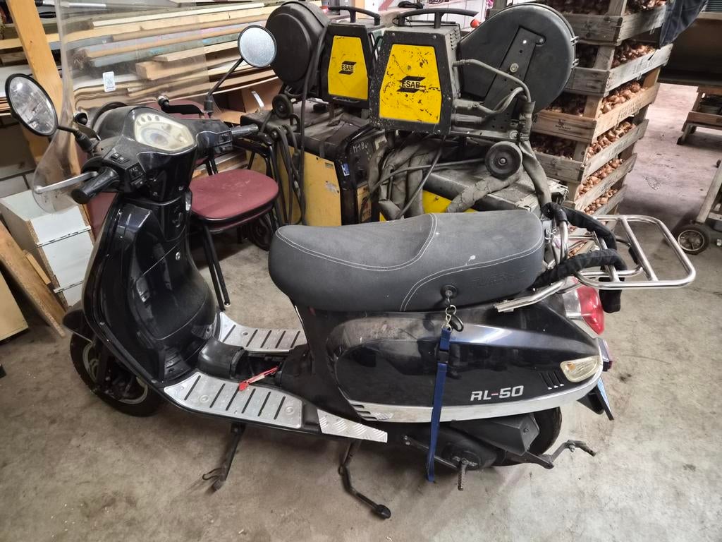 Scooter - Rijdend met nieuwe accu - T.E.A.B. in Venhuizen, Ophalen of Verzenden, Gebruikt, Overige typen, Overige merken