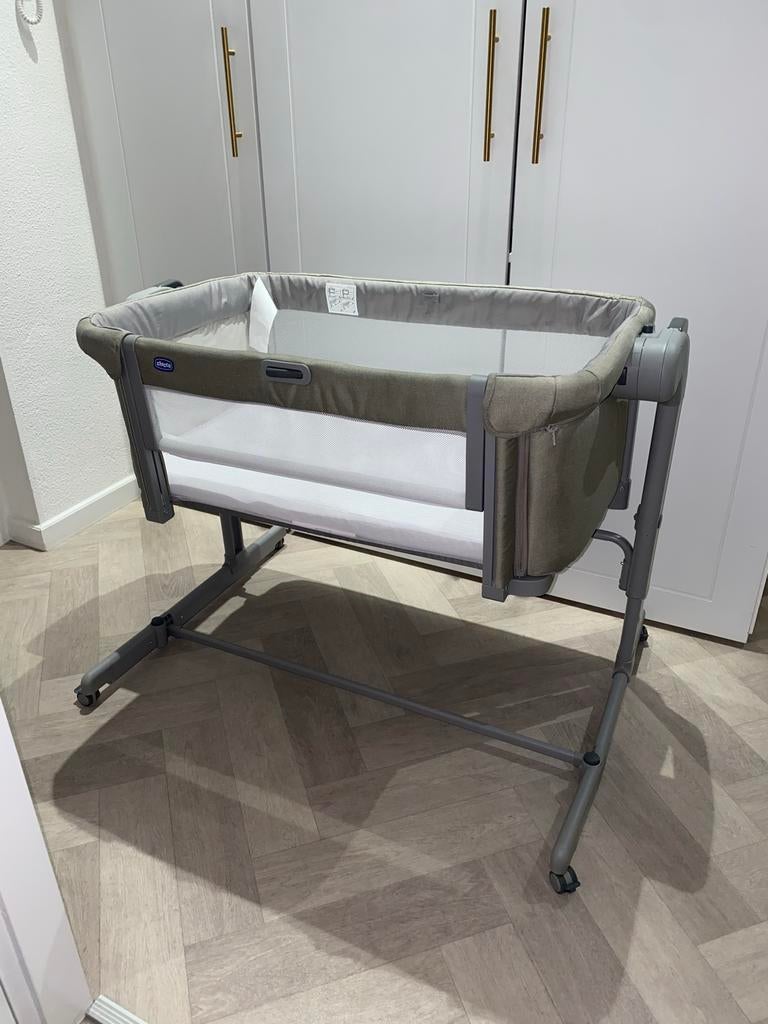 Chicco Next2Me Magic Evo co-sleeper taupe, Ophalen of Verzenden, Zo goed als nieuw, Wieg
