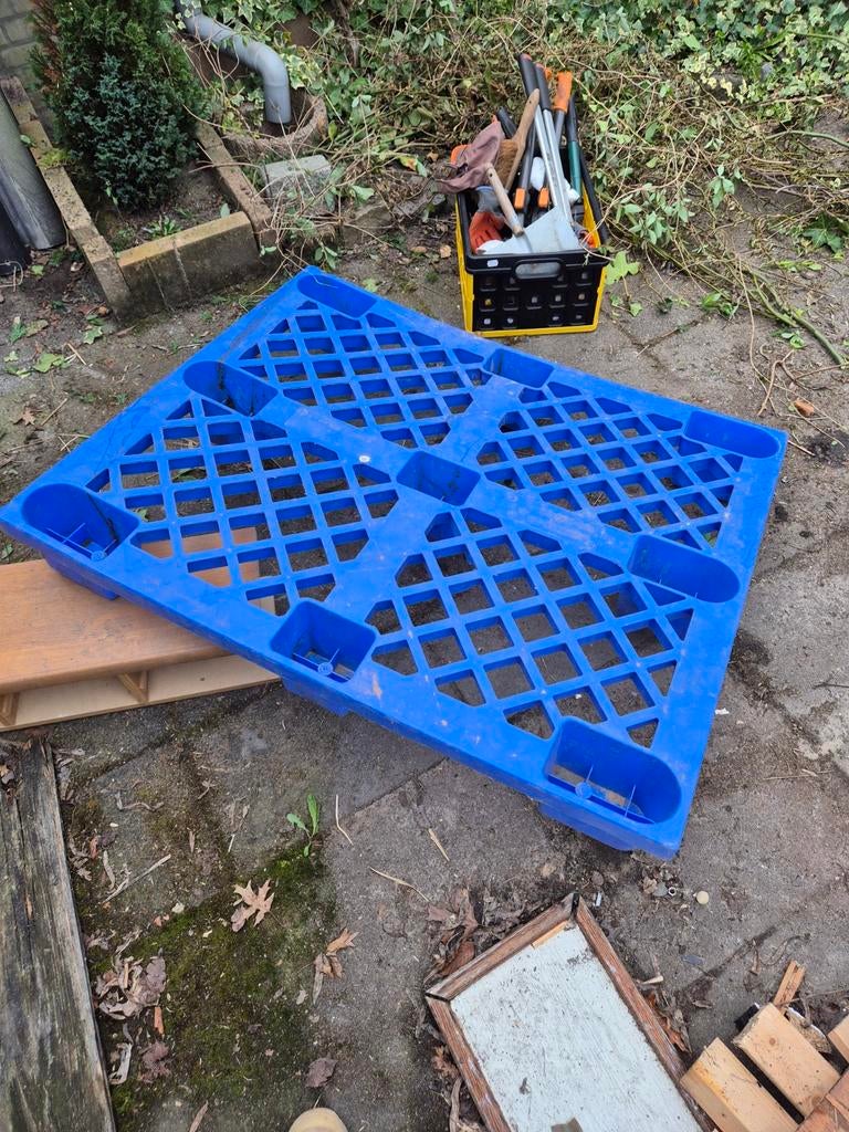 GRATIS 3 plastic pallets, 100 liter of meer, Ophalen, Transportkar