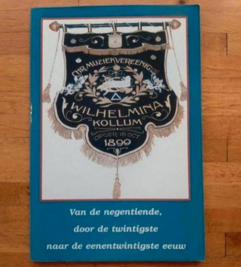 100 jaar muziekvereniging wilhelmina kollum fotoboek en info, Ophalen of Verzenden, Zo goed als nieuw