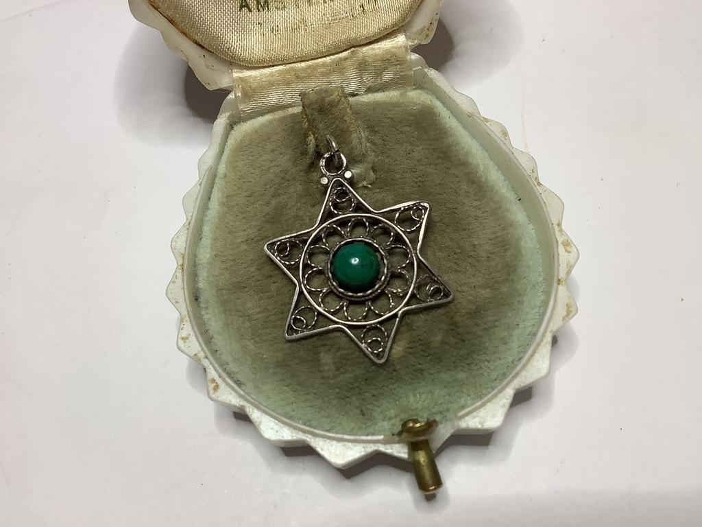 FILIGREIN ZIVER STER HANGER MET MALACHIET EDELSTEEN, Sieraden, Tassen en Uiterlijk, Antieke sieraden, Verzenden, Zilver, Hanger