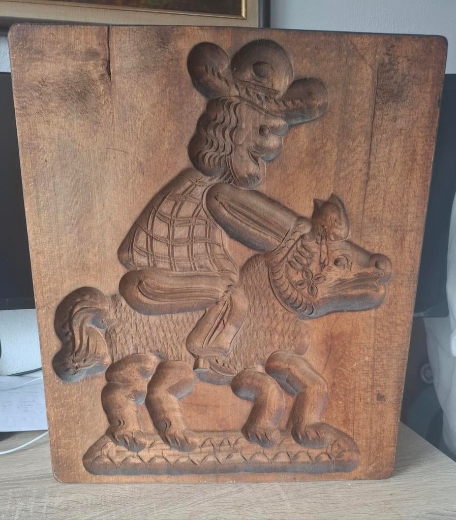 Houten wanddecoratie met figuur op dier, Ophalen of Verzenden