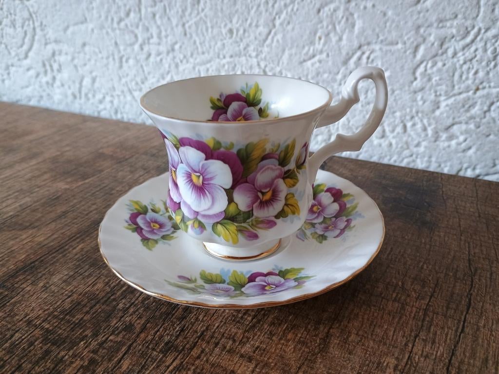 Oude Royal Albert kop en schotel - viooltjes, Antiek en Kunst, Ophalen of Verzenden