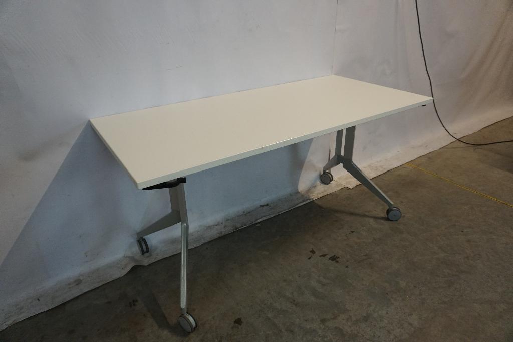 Inklapbaar en rijdbaar bureau, tafel kantinetafel 150x70, Ophalen, Gebruikt, Overige merken, Grijs