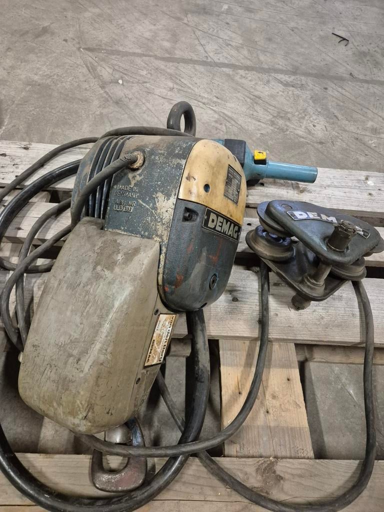 Demag Zwenkkraan 500kg - Werkend te zien, arm 285cm, Ophalen, Gebruikt, Elektrisch