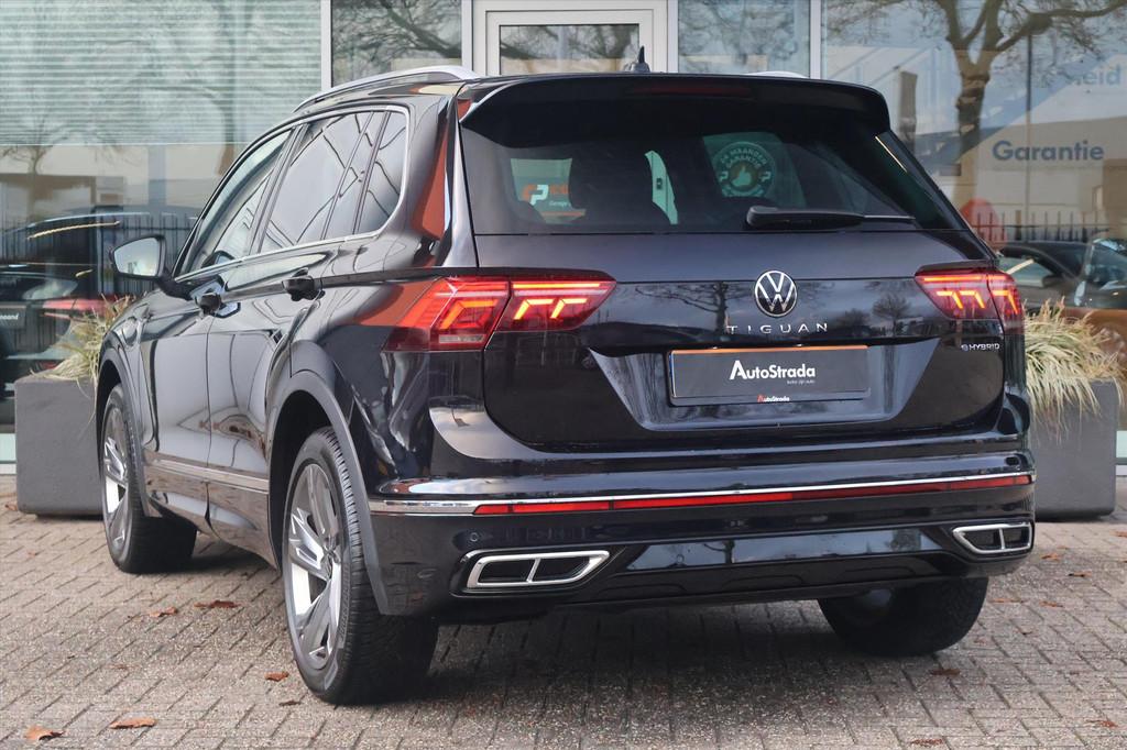 Volkswagen Tiguan 1.4 R-Line TSI eHybrid 245pk | Virtual | N, Auto's, Leder en Stof, Zwart, Hybride Elektrisch/Benzine, SUV of Terreinwagen