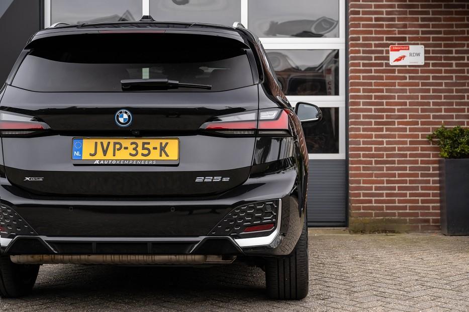 BMW 2 Serie 225 225e xDrive M Sport | Panorama | Harman/Kard, Automaat, 1800 kg, Gebruikt, Zwart