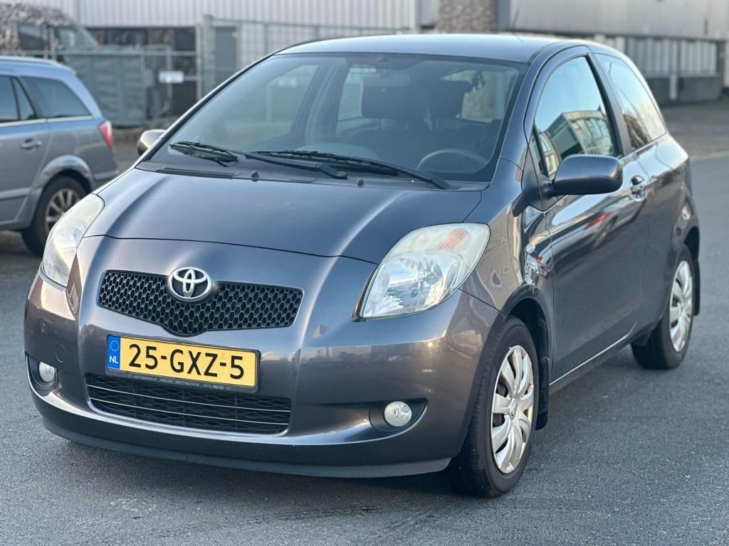 Toyota Yaris 1.3 16V Vvt-i DEALER ONDERHOUDEN/AIRCO/NAP, Voorwielaandrijving, Stof, 40 €/maand, 4 cilinders