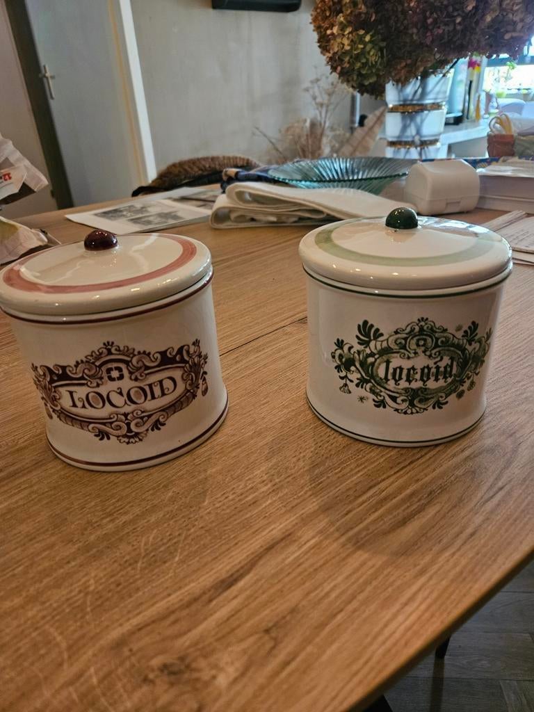 Twee apothekerspotten locoid handpainted Delfts, Ophalen of Verzenden, Overige materialen