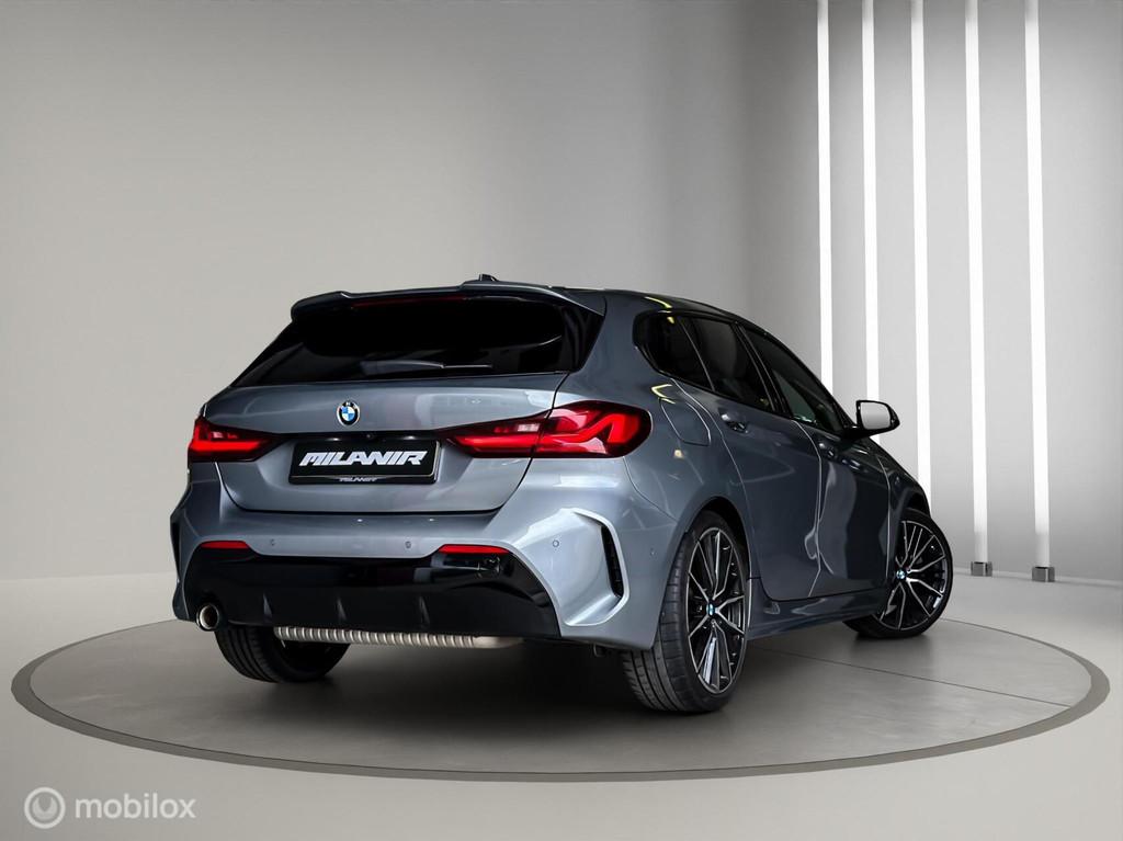 BMW 1-serie 118i M Sport |Pano |Kuipstoelen |H&K |HUD |ACC, Auto's, BMW, Gebruikt, Bedrijf, 3 cilinders, 695 kg
