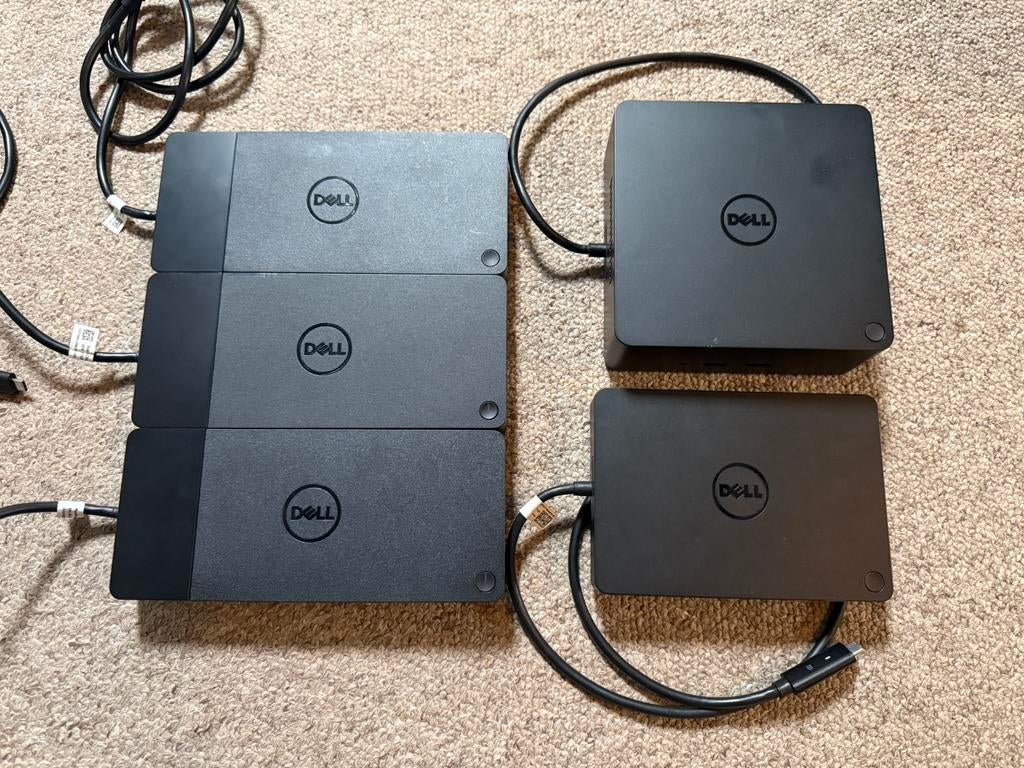 Dell docking stations 6x incl 3 adapters en kabels, Computers en Software, Dockingstations, Ophalen, Gebruikt, Docking station