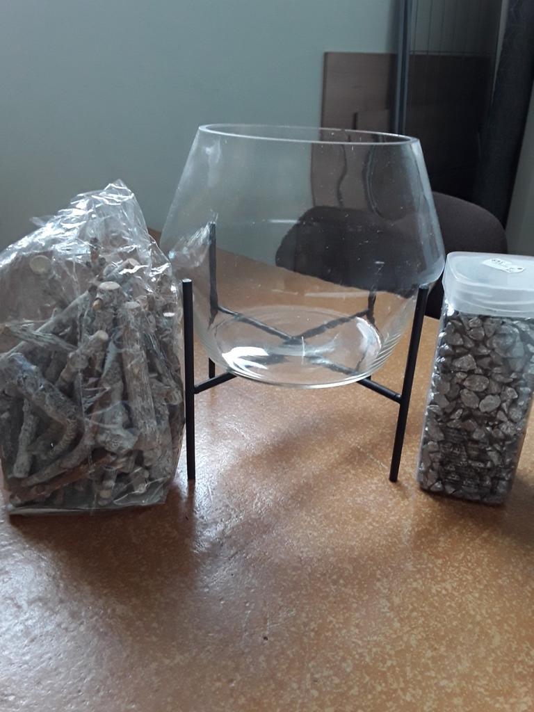 Izgst  glazen windlicht op zwarte standaard met accessoires, Overige materialen, Ophalen of Verzenden, Zo goed als nieuw, Kandelaar