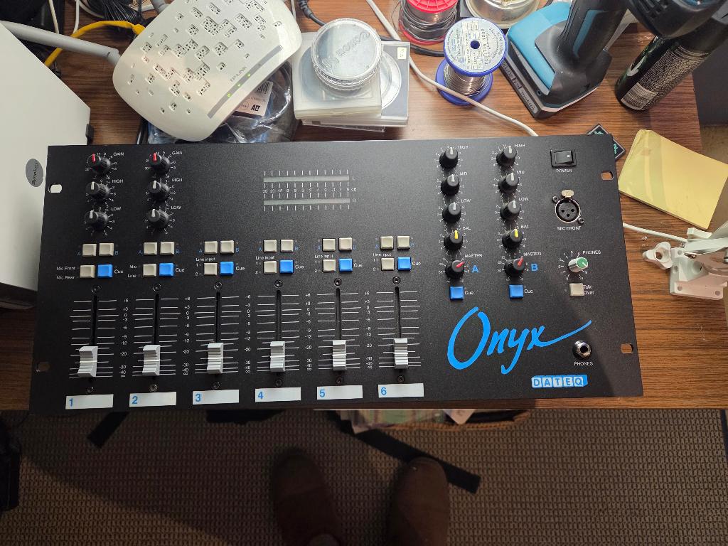 Dateq Onyx mixer/mengpaneel, Ophalen, Zo goed als nieuw, 5 tot 10 kanalen, Microfooningang