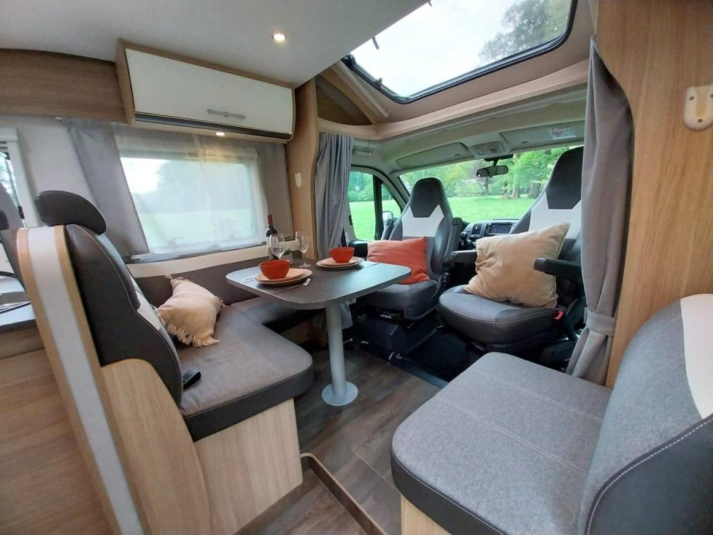 Mooie Sunlight T 69 L met maar 47000 gereden km en trekhaak, Niet ingevuld, Fiat, Bedrijf, Half-integraal