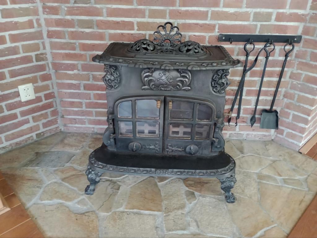 Houtkachel. Hoogte 65 cm lengte 75cm diepte 55 cm, Ophalen, Gebruikt, Hout, Houtkachel