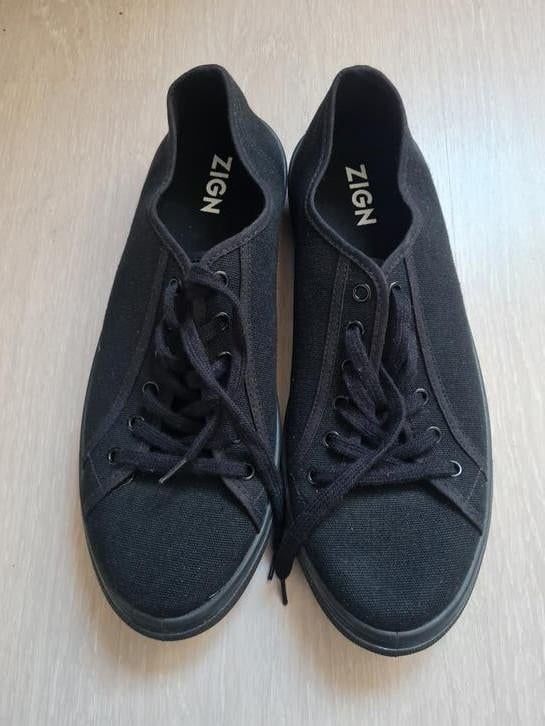 Lage sneaker maat 44., Kleding | Dames, Schoenen, Ophalen of Verzenden, Nieuw, Sneakers of Gympen