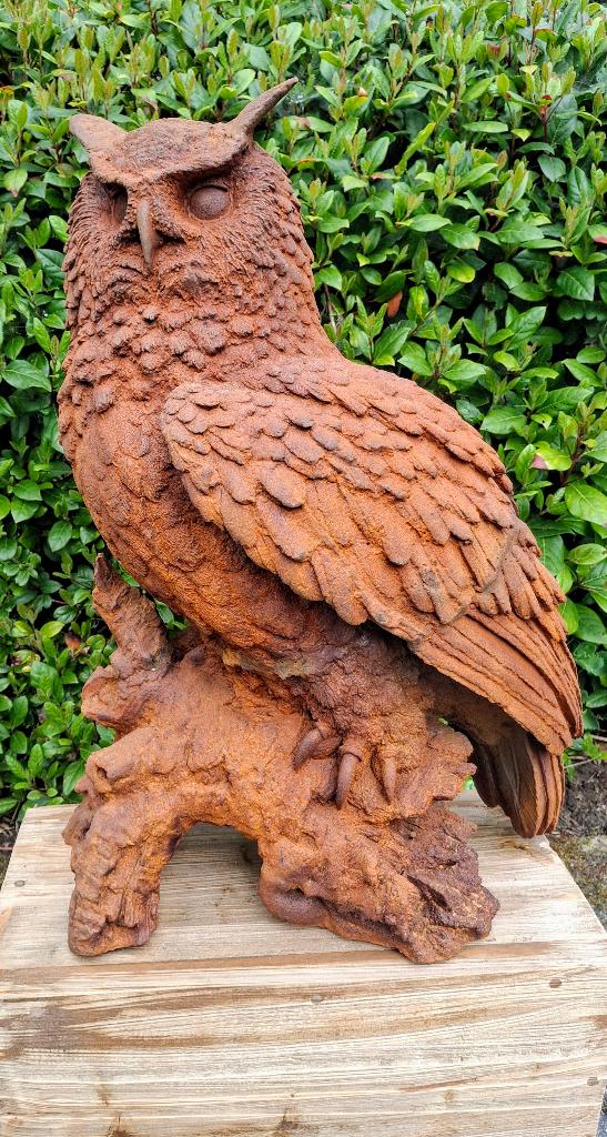 Grote zware super mooie gietijzeren uil op tak., Tuin en Terras, Ophalen, Nieuw, Metaal, Dierenbeeld