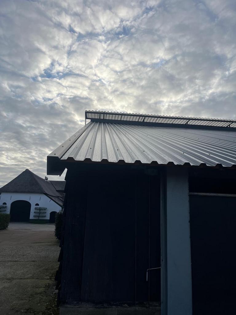 Geïsoleerde dakplaten 10m lang - Ideaal voor schuur/loods, Gebruikt, 15 m² of meer, Metaal, Grijs