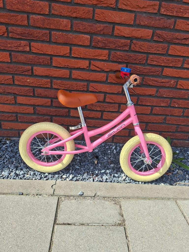 Loopfiets roze merk sajan, Ophalen, Zo goed als nieuw, Loopfiets