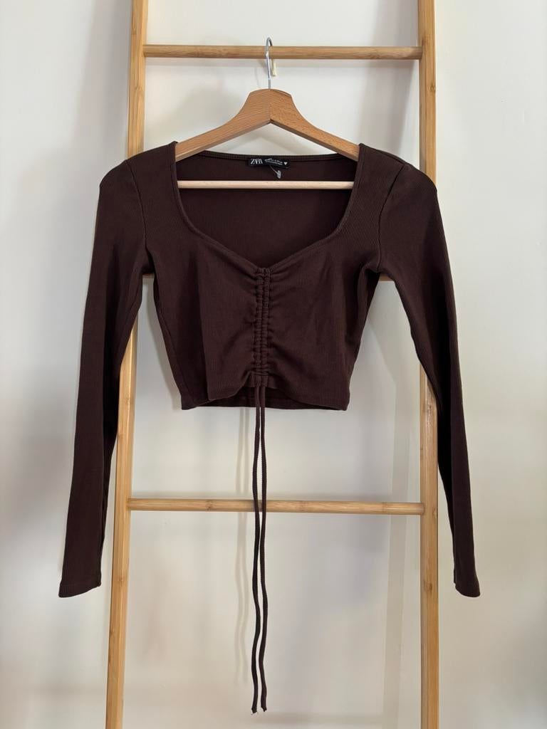 Donkerbruine crop top met lange mouwen Zara, Kleding | Dames, Tops, Bruin, Ophalen of Verzenden, Zo goed als nieuw, Lange mouw