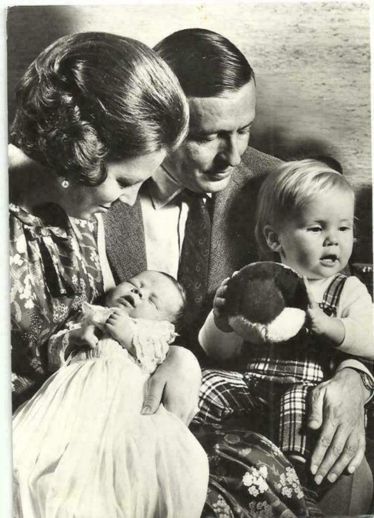 AK Prinselijk Paar met de kleine Prinsjes, Verzamelen, Verzenden, Zo goed als nieuw, Nederland, Kaart, Foto of Prent