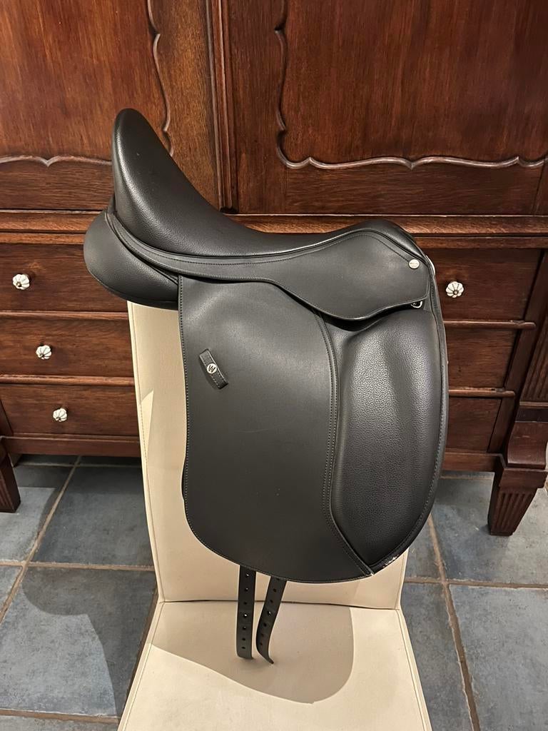 Wintec 500 hart dressuur zadel 18 inch zo goed als nieuw, Ophalen, Zo goed als nieuw, Dressuur