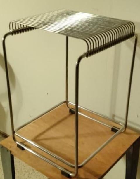 Joe Colombo metalen bijzettafel, Minder dan 50 cm, 50 tot 100 cm, Rond, Ophalen of Verzenden