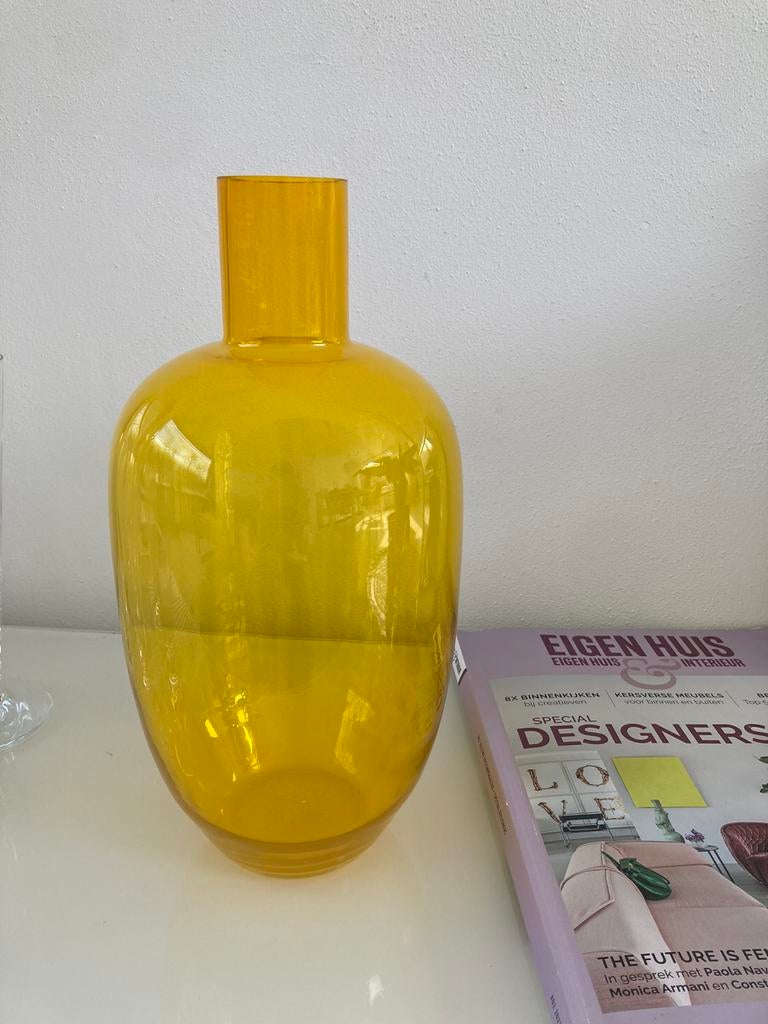 Mooie GELE VAAS van glas, strak design ️, Huis en Inrichting, Woonaccessoires | Vazen, Ophalen, Geel, Minder dan 50 cm, Glas