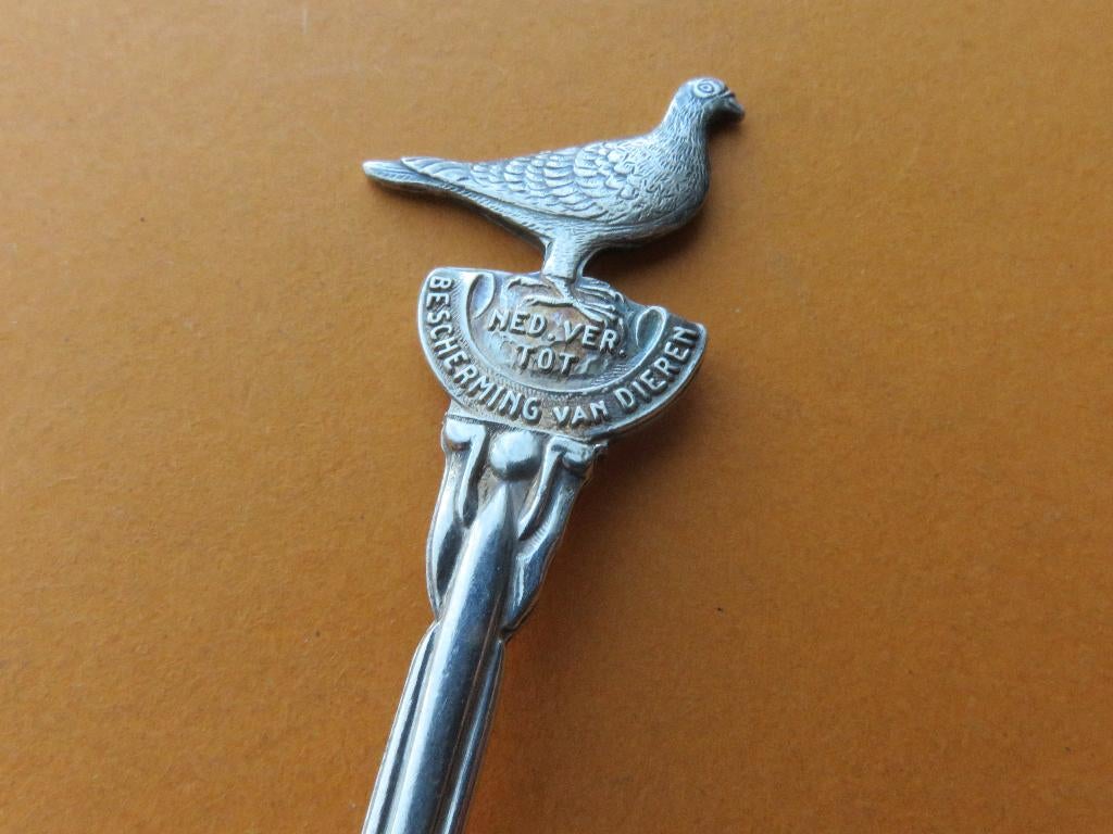 Duif . Dierenbescherming lepeltje, Verzenden