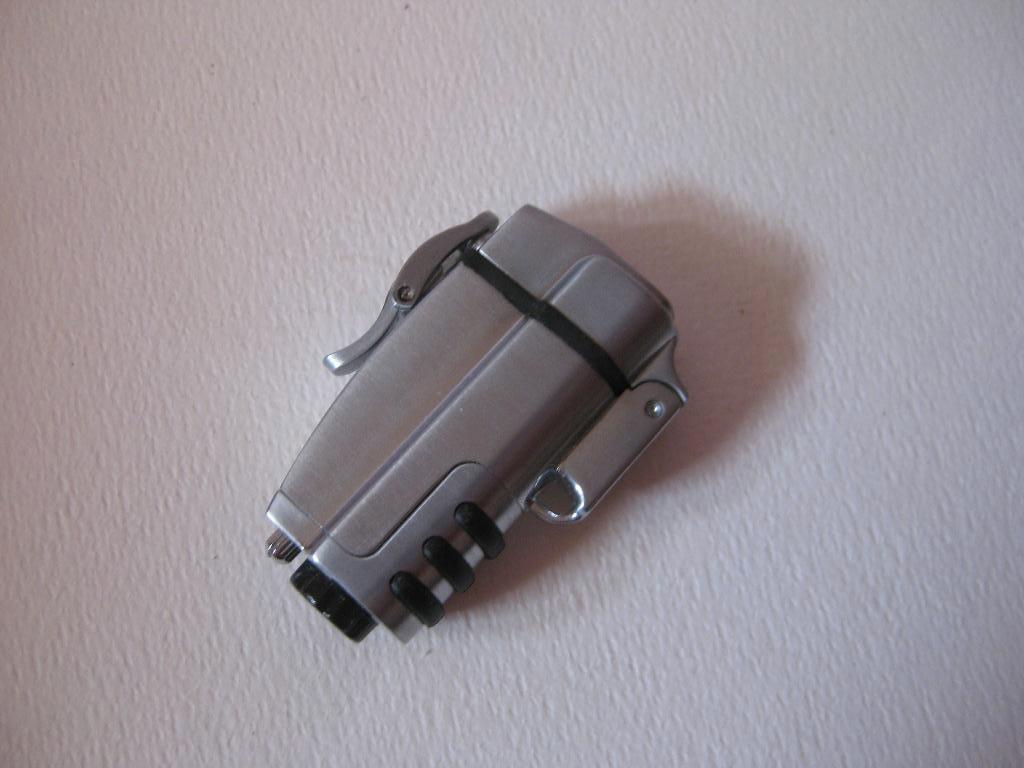 Volcan-fire aansteker / flintstone lighter, Verzamelen, Ophalen, Zo goed als nieuw, Aansteker