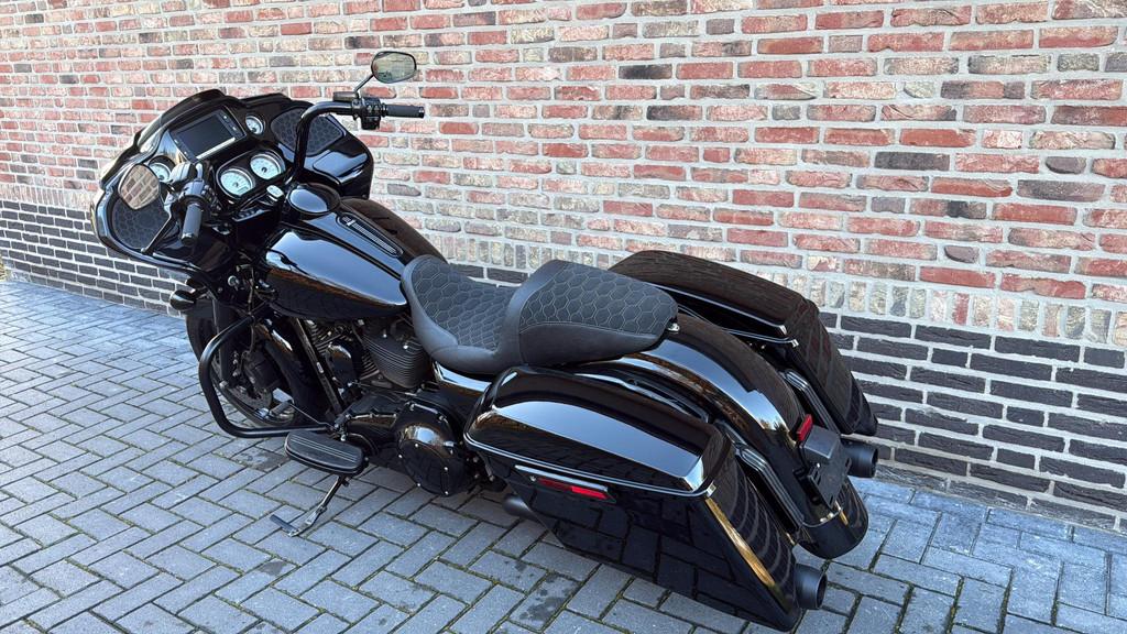 Harley Davidson 103 FLTRX Road Glide Roadglide CVO Black Out - foto 3