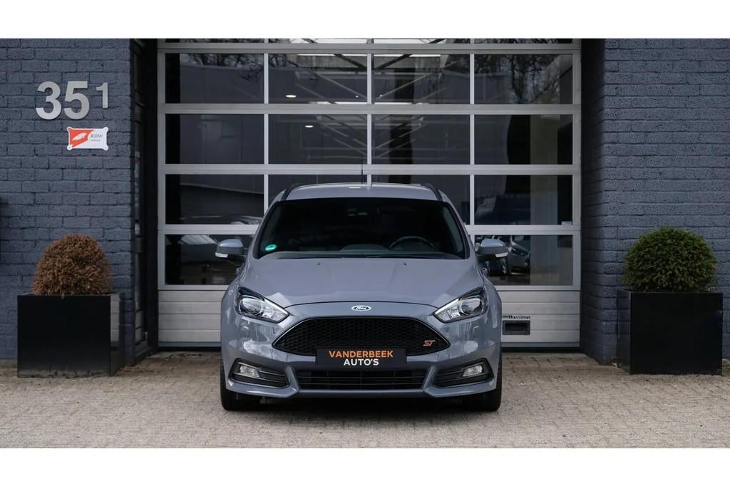 Ford Focus 2.0 ST-3 250PK Stealth Grey Cruise|N € 18.950,0, Auto's, Focus, 4 cilinders, Handgeschakeld, Nieuw