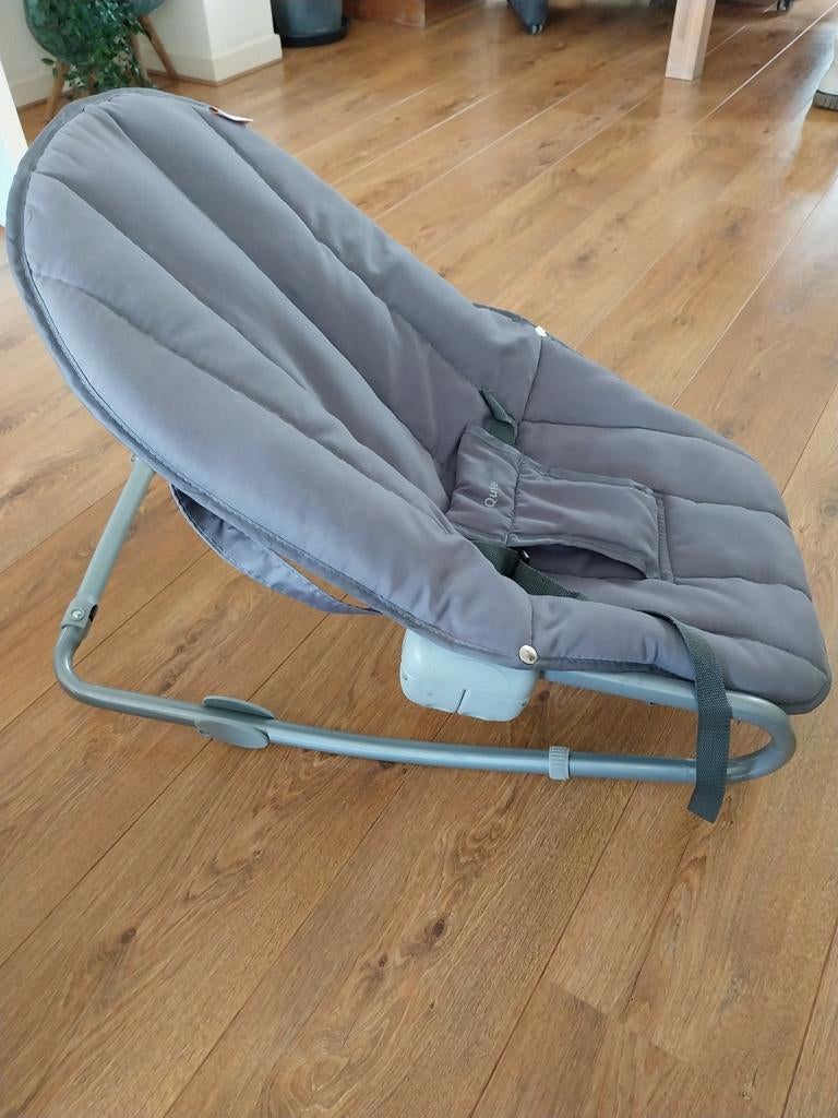 Grijs Wipstoeltje merk Qute, Ophalen, Zo goed als nieuw