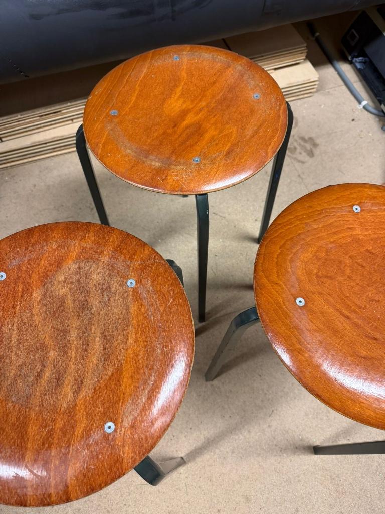 Retro schoolkrukken 3 st., Ophalen, Gebruikt, Hout