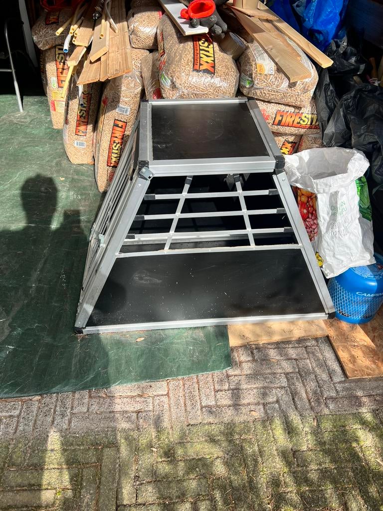 Hondenbench voor auto of thuis, Dieren en Toebehoren, Hondenhokken, Ophalen, Zo goed als nieuw, Minder dan 75 cm, Minder dan 65 cm