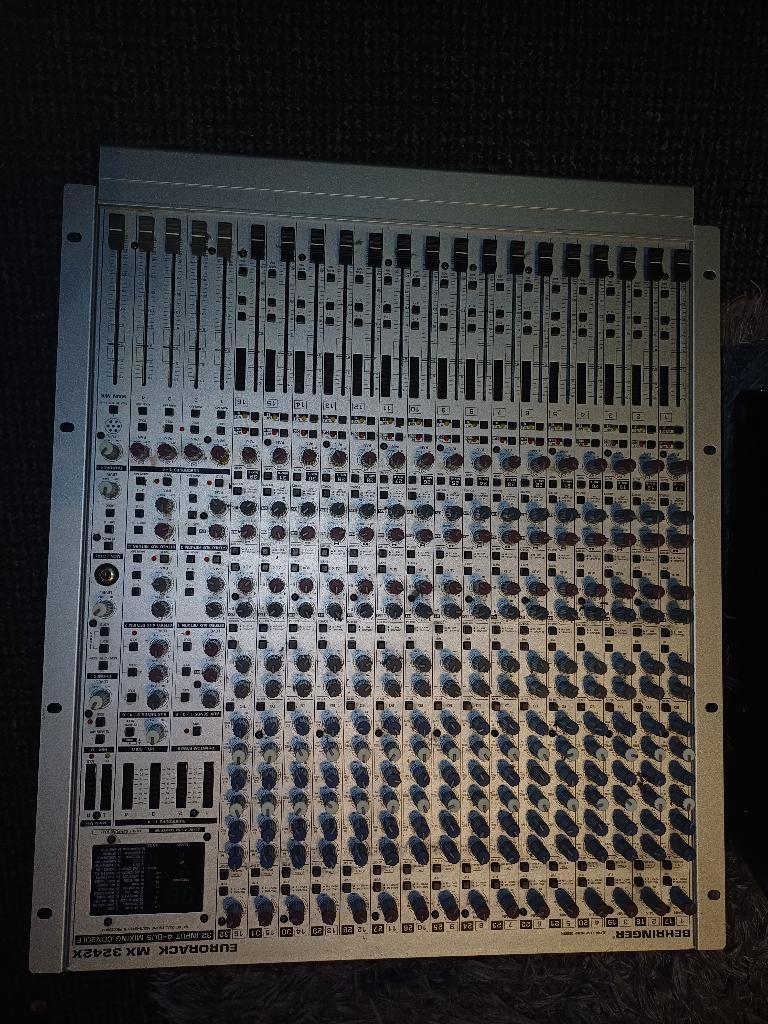 Berhinger mengtafel MX3242X met voeding, Ophalen of Verzenden, Gebruikt, Microfooningang