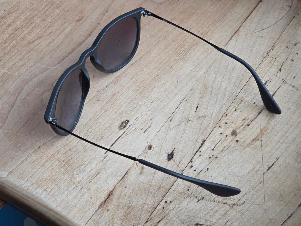 Ray-Ban Erika Classic Zonnebril RB 4171 - Zwart/Grijs, Sieraden, Tassen en Uiterlijk, Zonnebrillen en Brillen | Dames, Zonnebril