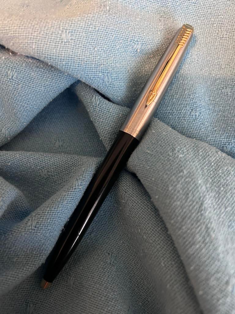 Parker 45 Balpen Zwart Kunststof Stalen Dop Vergulde Accent, Verzamelen, Pennenverzamelingen, Ophalen of Verzenden, Gebruikt, Balpen