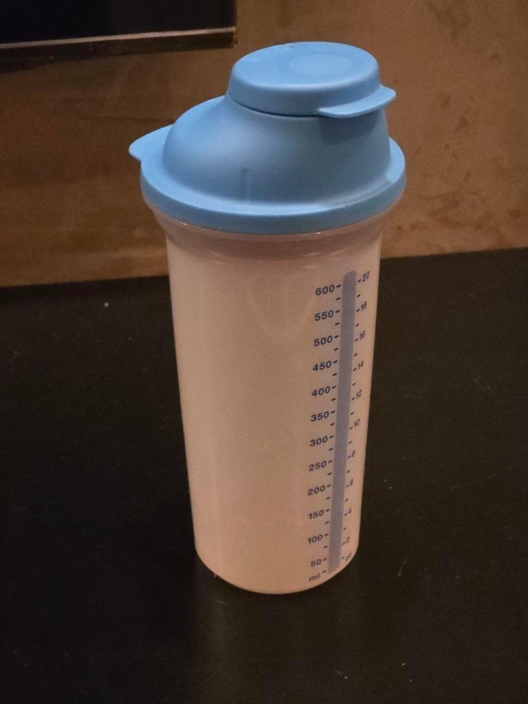 Tupperware Shaker / Mengbeker, Ophalen of Verzenden, Zo goed als nieuw, Blauw, Beker of Kan