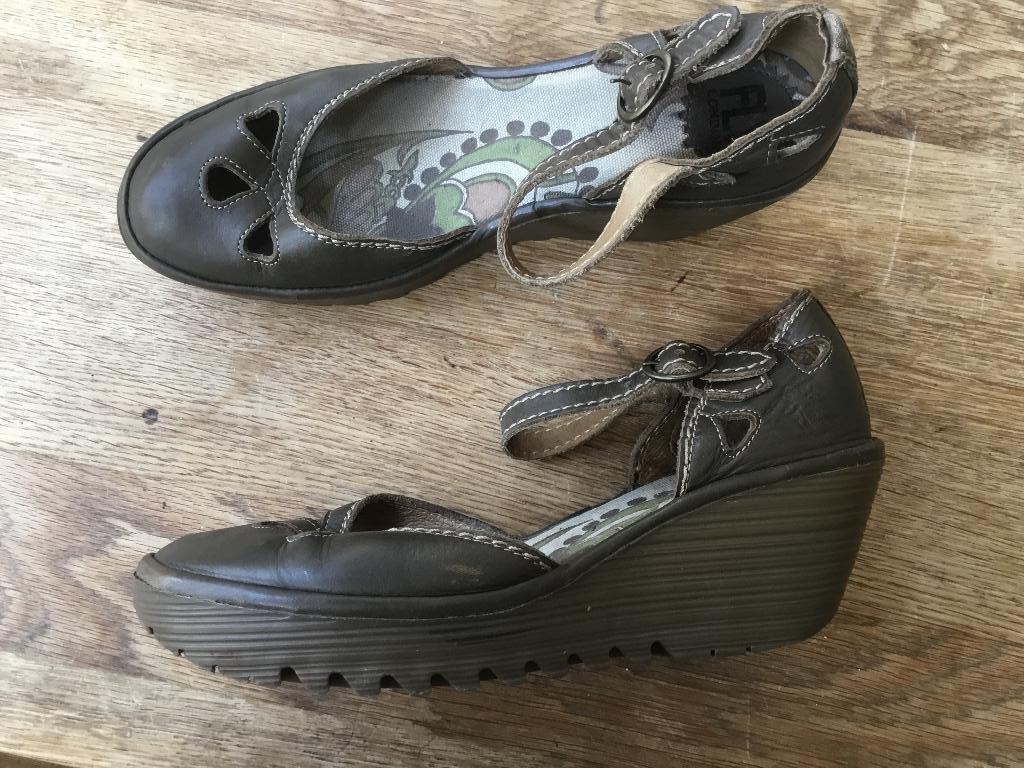 Mt 39 Fly London olijf groene sleehak pumps schoenen, Ophalen of Verzenden, Zo goed als nieuw, Fly London, Groen