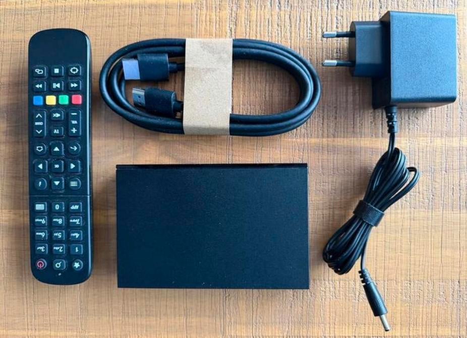 IPTV Linux MAG520w3, WiFi, laatste FW, in zeer goede staat., Ophalen of Verzenden, Zo goed als nieuw, USB 2