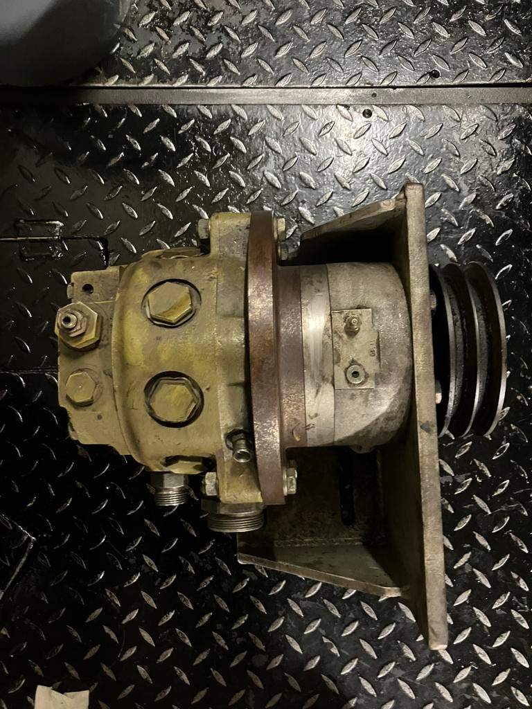 Hydraulische pomp geschikt voor een Deutz motor., Ophalen, Gebruikt