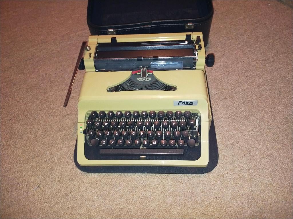 Typemachine Erika, Diversen, Typemachines, Ophalen of Verzenden, Zo goed als nieuw